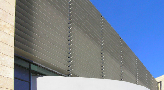 公共の建物ルーバー設置